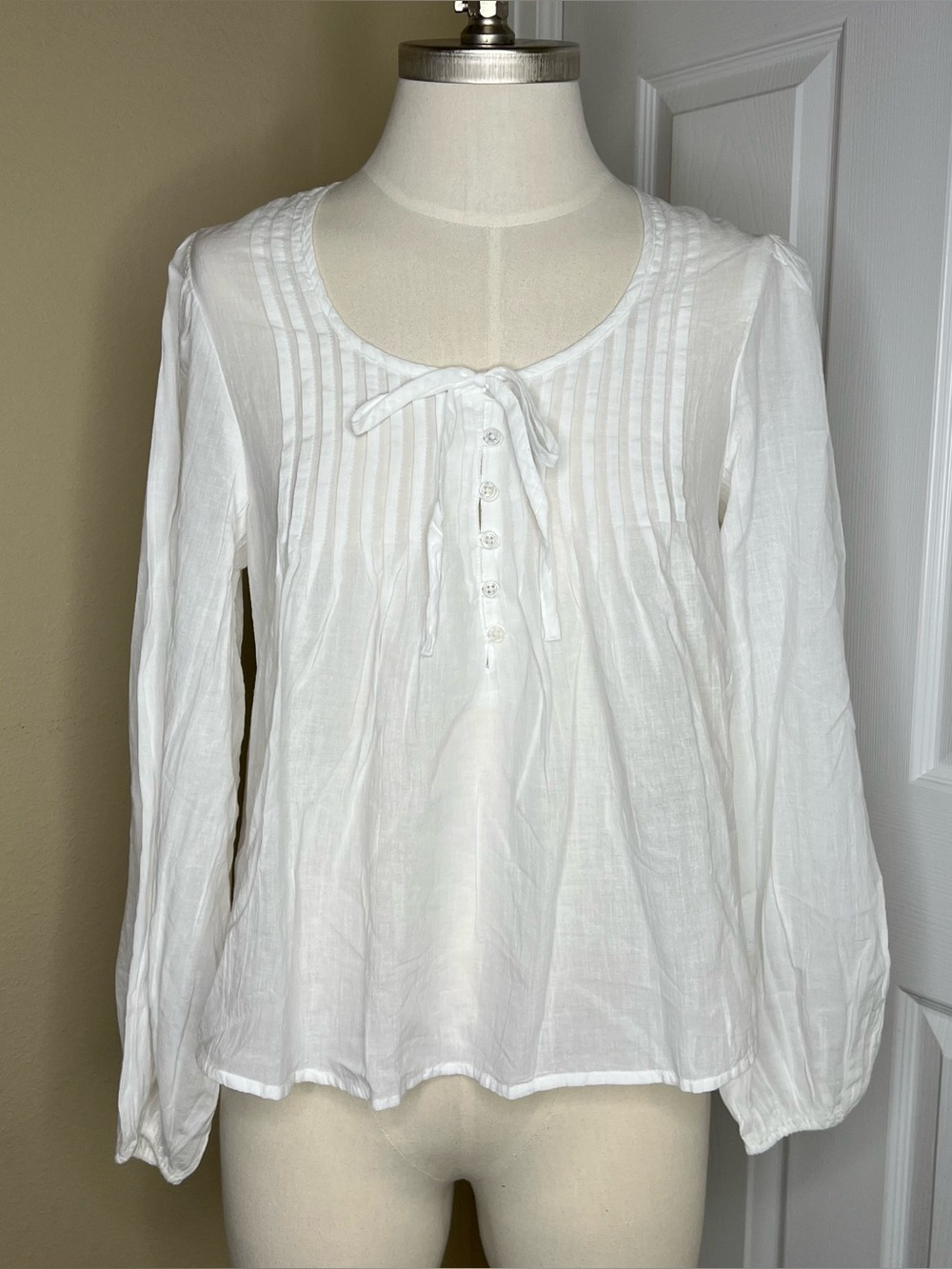 American Eagle Outfitters White Pintuck Tie-Neck Peasant Blouse